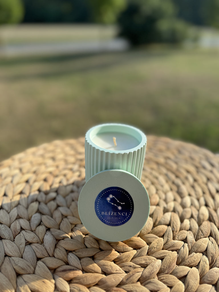 Handmade candle with the Gemini zodiac sign, mint color, made from soy wax.